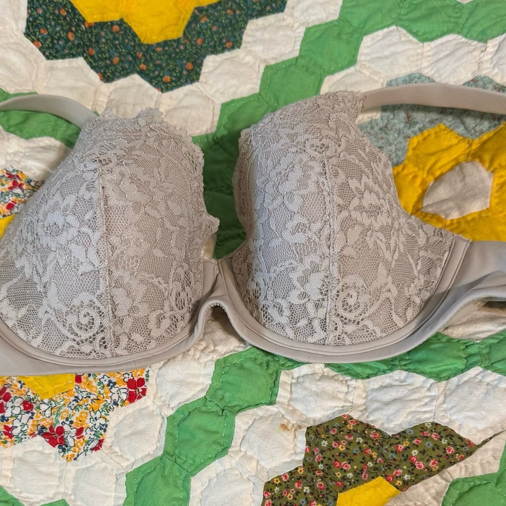 SKIMS Gray Lace Bra with Underwire and Scalloped Edges